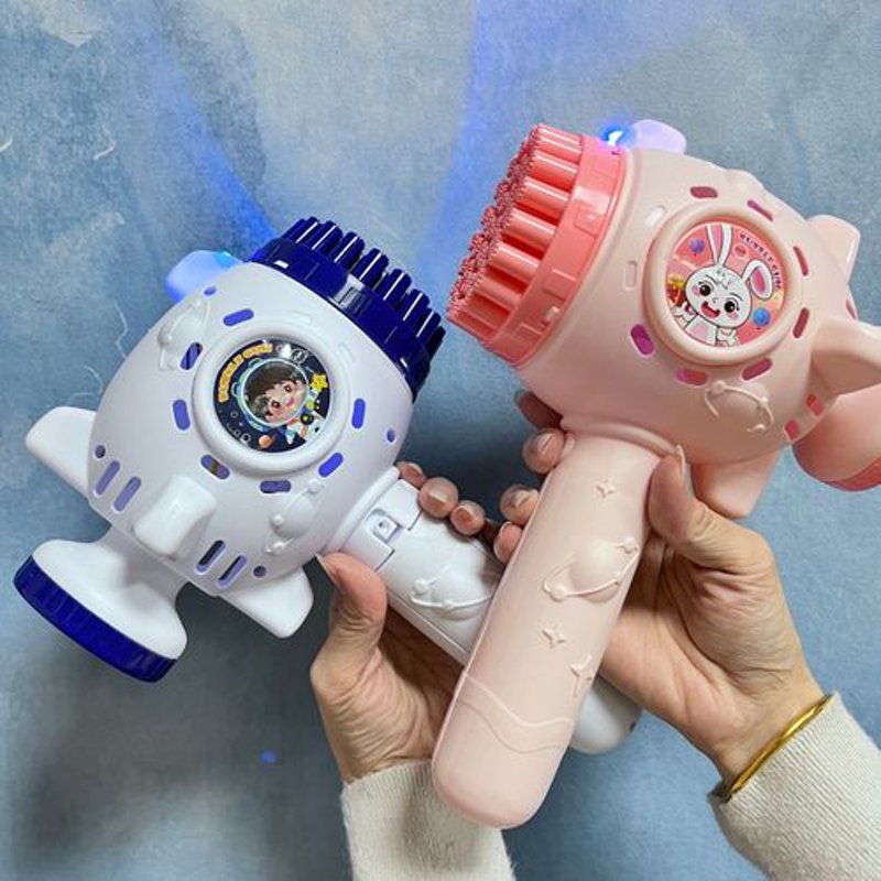 塑料玩具模型：儿童成长的玩伴